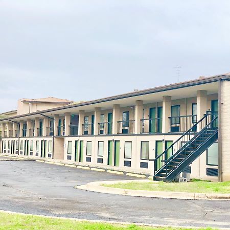 Super 8 By Wyndham-Tupelo Airport Motel Eksteriør billede
