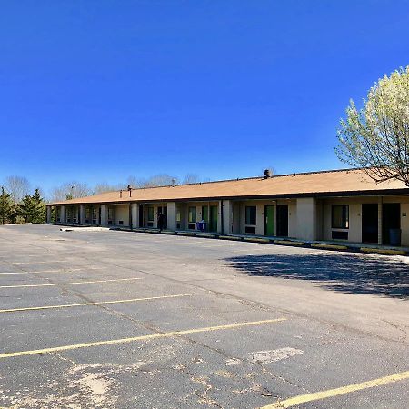 Super 8 By Wyndham-Tupelo Airport Motel Eksteriør billede