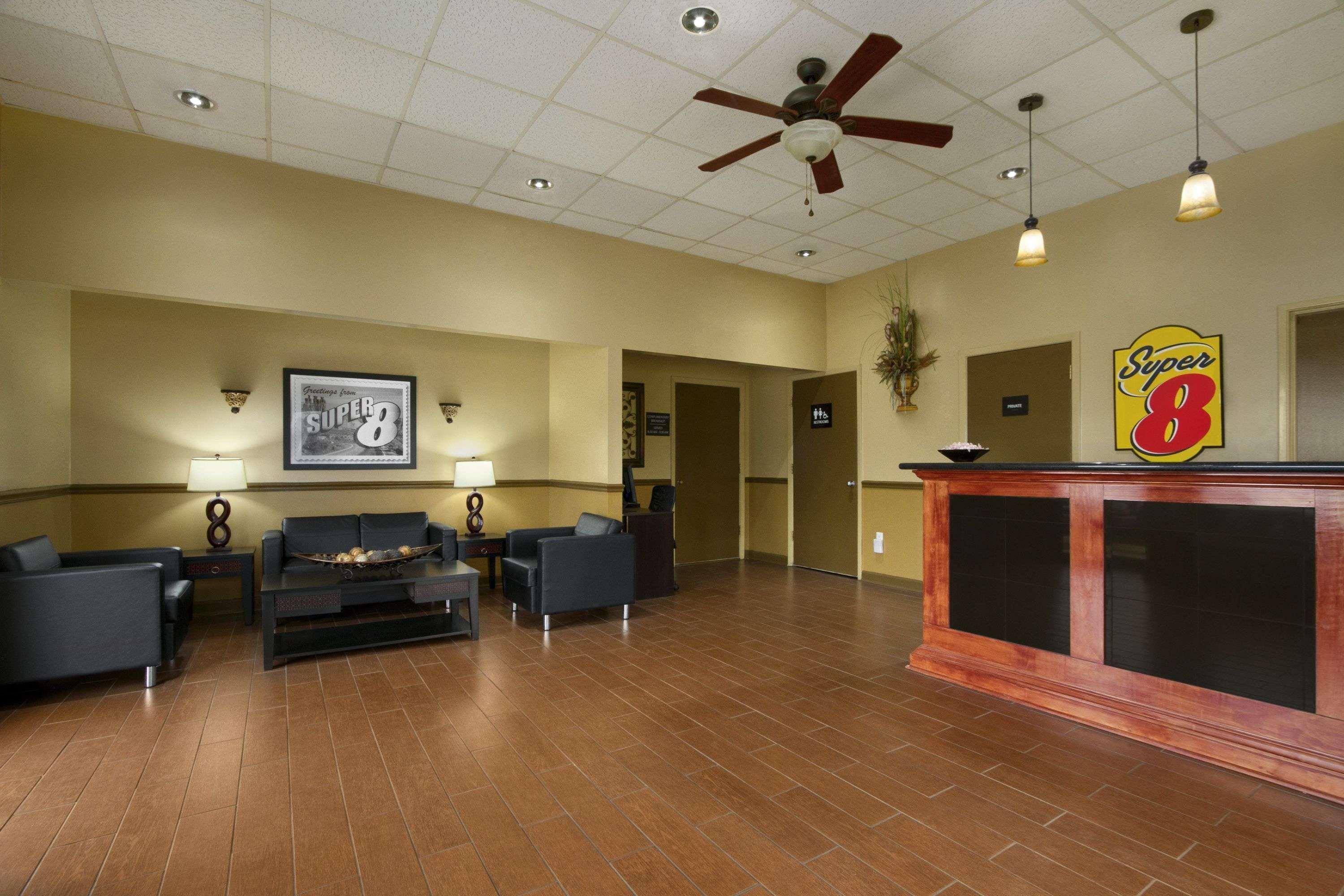 Super 8 By Wyndham-Tupelo Airport Motel Eksteriør billede