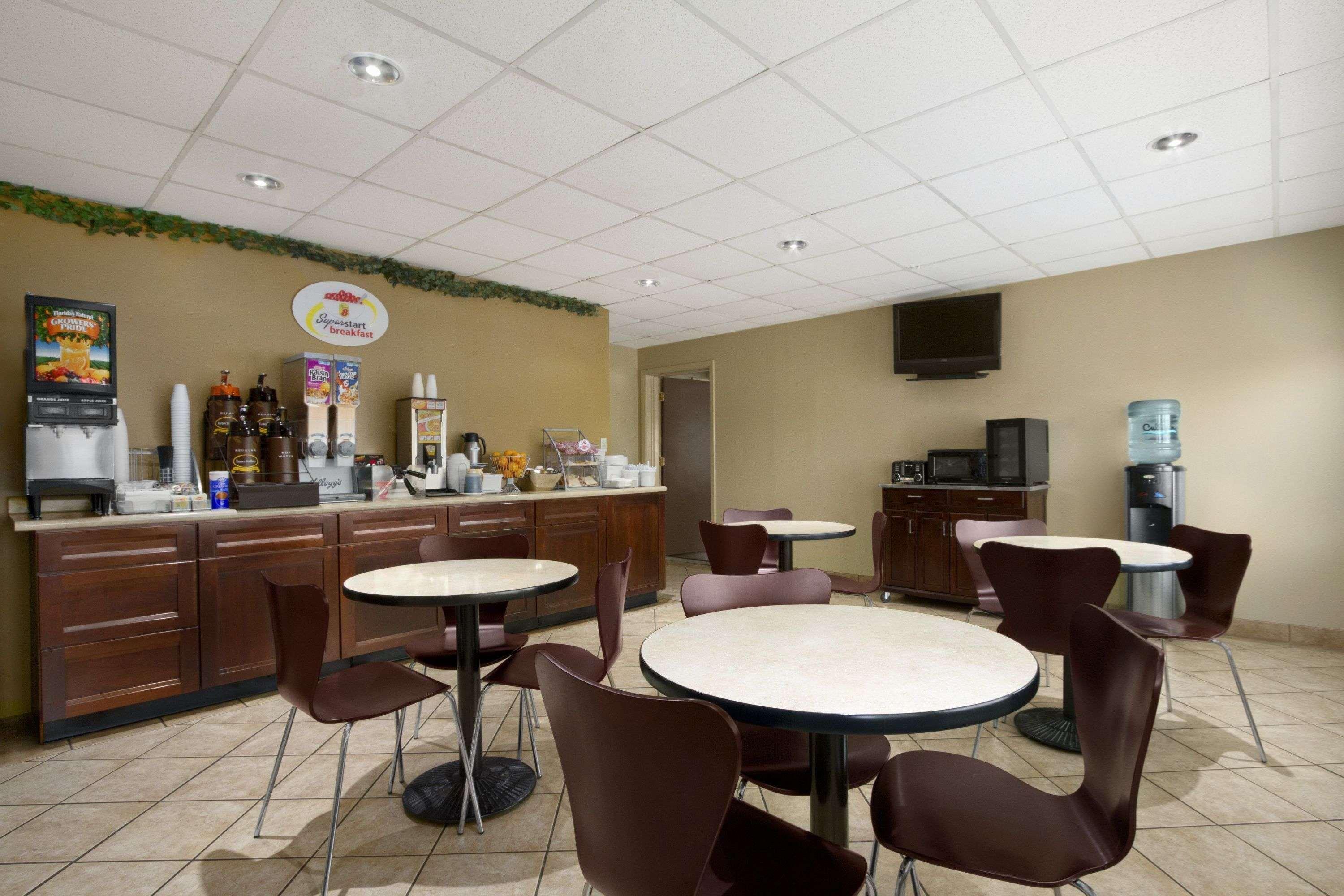 Super 8 By Wyndham-Tupelo Airport Motel Eksteriør billede