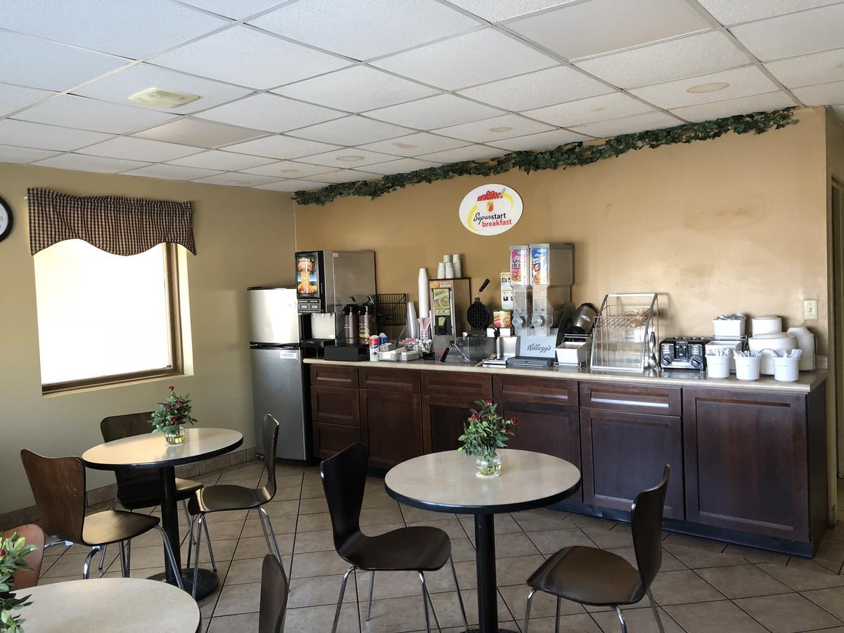 Super 8 By Wyndham-Tupelo Airport Motel Eksteriør billede